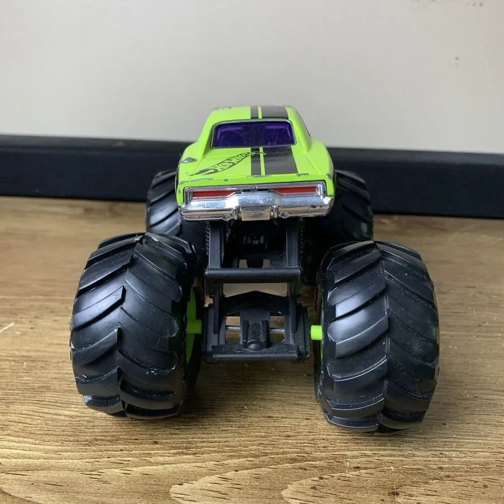 Hot Wheels Monster Jam Dodge Charger Truck 1:24 Die Cast Metal 2016
